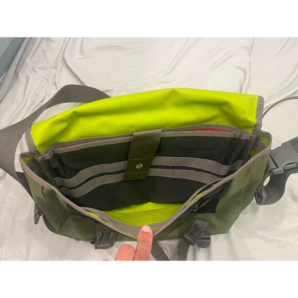 Timbuk2 Messenger Bag Size Medium Green & Black Shoulder Crossbody Bag 16x13 - Picture 4 of 4